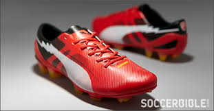 Wanting to design a football boot for the speedsters of the game, who better to go in to partnership with than ferrari. Puma Evospeed 1 Ducati Sl Football Boots Red White Lemon Soccerbible