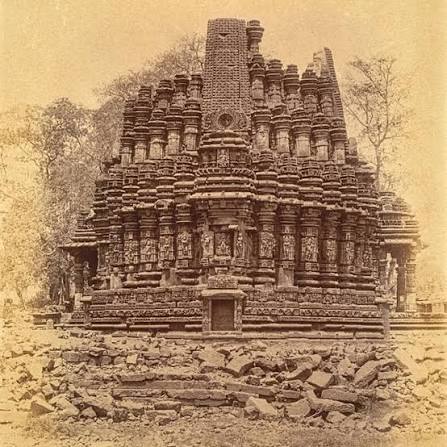 Photographs of Ambarnath Shiv temple taken by british photographers. 📸 1. William Johnson , William Henderson ( 1855-1862) 📸 2. Captain charles scott ( year 1850 ) 📸 3. Henry Cousense (