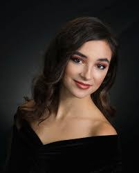 Nichole Blake's Instagram, Twitter & Facebook