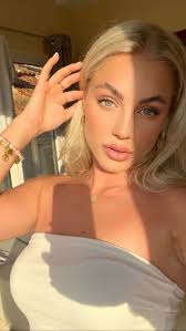 Anna's #HappyAnnaversary post from last year:  https://www.instagram.com/p/B_L8kdOFBry/?utm_source=ig_web_copy_link