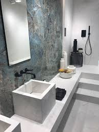 Neue Steinoptikserie In Sechs Verschiedenen Farben Farben Im Dialog Mit Der Moderne Fliesen Steinoptik Marmor Steinoptik Elternbadezimmer Badezimmerideen