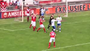 This video is provided and hosted by a 3rd party server.soccerhighlights helps you. El Gol Fantasma De Un Arbitro Que Acabo Subiendo Al Marcador Ultimas Noticias De Deportes Cadena Ser