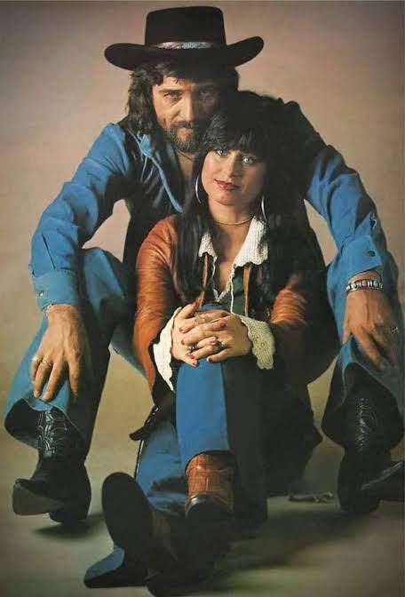 This day 1969, Waylon Jennings married Country singer Jessi Colter in  Phoenix, Arizona (his third marriage). The couple remained together until  Jennings's death in 2002.🎶