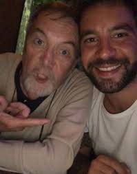 En el reality de canto anoche cachete sierra venció en el duelo telefónico al actor dan breitman y se metió en las semifinales. La Gran Noche De Cachete Sierra En Showmatch Puntaje Perfecto En El Cano Mimos Con Su Bailarina Y Un Homenaje A Su Papa Infobae