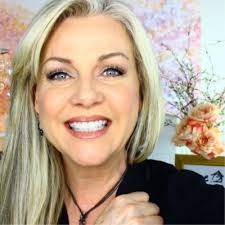 Robin Roe (@robinroebeauty)