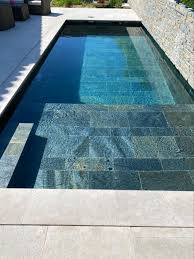 Nous Proposons Une Large Gamme De Dallage Pour Vos Piscines En Pierre Naturelle Elles Sont Visibles Dans En 2020 Piscine Carrelee Construction Piscine Deco Piscine