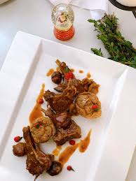 Lagioi ha lasciato nei commenti un'idea perfetta per la zuppa di lenticchie di fine anno che riporto qui: Agnello Al Caffe E Castagne Con Tortino Di Lenticchie Mirko Ronzoni