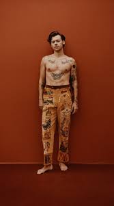 The singer can be seen wearing an assortment of clobber, from fishnet tights to a full suit. ðšð¥ð¥ ð­ð¡ðž ð¥ð¨ð¯ðž Posts Tagged Harry Styles Lockscreen In 2021 Harry Styles Vogue Harry Styles Photos Vogue Photo