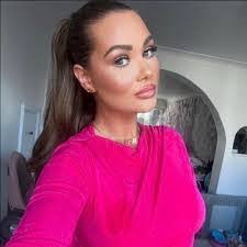 Melody Calhoun's Instagram, Twitter & Facebook