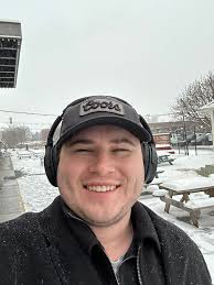 Rosslyn or Ballston male roommates needed for 1600 per person