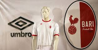 Presentate le nuove maglie bari, caratterizzate da un mix tra tradizione e novità, realizzate dallo sponsor tecnico kappa: Maglia Bari 9