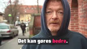 Allan Mathiesen er hjemløs og har været i DSB's private vagters hænder. De  er ansat til at smide hjemløse og tiggere væk fra perronerne.