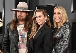 Billy Ray Cyrus breaks silence on rumoured 'rift' with daughter Miley |  SHEmazing!