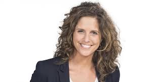 9,906 likes · 3 talking about this. Sara De Paduwa Nous Dit Tout Elle A Failli Partir A La Concurrence Rtl