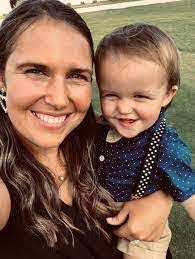 Jennifer Kivett's Instagram, Twitter & Facebook