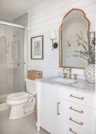 White Bathroom Ideas Before You Begin Embellishing An All White Bathroom There Are A Few Thin Country Bathroom Designs Bathroom Inspiration Country Bathroom