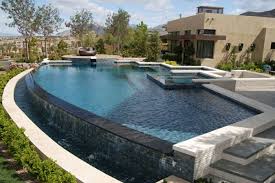 1001 Conceptions Creatives Pour Une Piscine Surelevee Piscine Piscine Et Jacuzzi Amenagement Paysager De Piscine