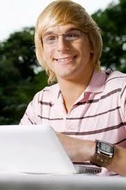 Drückt mir die Daumen, ich hoffe es meldet sich eine Frau ohne Tattoos.