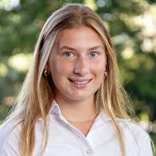 Elizabeth Schummer's Instagram, Twitter & Facebook