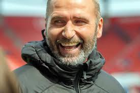 Raised in maryland riding in pony club events and galloping his mother's race horses, timmy began his career by selling horses from the race track to george morris and. Vfb Stuttgart Geht Mit Walter Als Neuem Trainer In Die Nachste Saison Gmx Ch