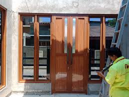 Dalam bangunan, kayu kemper banyak dipilih untuk dibuat sebagai pintu dan jendela. Harga Dan Contoh Pemasangan Pintu Aluminium Motif Serat Kayu Jabodetabek Kacabekasi Com