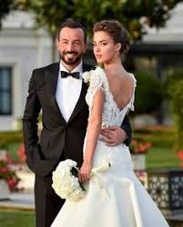 İki güzel ve genç oyuncu kardeş. 11 Wedding Bensu Ideas Wedding Wedding Dresses Wedding Photos