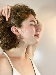 You can go with short curly hair in your wedding day. 3 Simple Wedding Styles For Short Curly Hair Naturallycurly Com