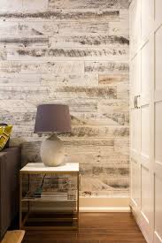 Holzwand Im Innenraum Ein Evergreen Der Sowohl Rustikal Als Auch Luxurios Erscheint Holzwand Wand Mit Holz Verkleiden Tapeten Wohnzimmer