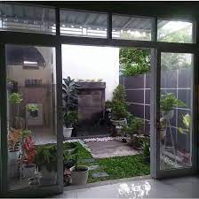 Baca tip membuat taman mungil selengkapnya, klik di sini. Minimalis Ini 16 Contoh Desain Taman Di Dalam Rumah Yang Cantik