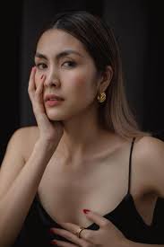 Hà Tăng gây mê với nhan sắc cùng thần thái sang