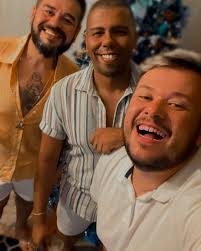 Começar o ano cercado de pessoas especiais é uma forma maravilhosa de  iniciar um novo ciclo. Que esse 2025 seja cheio de momentos incríveis e de  muitas conquistas para todos Nos .