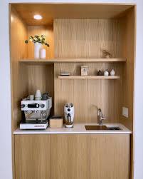 Even with a limited budget and time frame, a major overhaul can be done on a dated kitchen. Tkahqmpcezflym