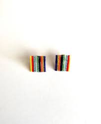 水引は 和紙をこより状にして 細く切った紙をよったもの 糊をひき のりを塗る 乾かして固めたもので 丈夫で水にも強い素材です その素晴らしい日本の伝統工芸品の水引をアクセサリーとして日常のアクセントにいかがでしょうか petit pois mizutama の全ての