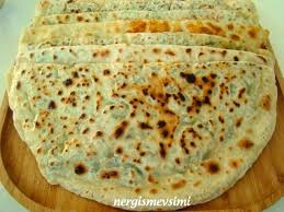 Sac Boregi Tarifi Sac Boregi Nasil Yapilir El Acmasi Sac Boregi Tarifi Sac Boregini Bir Kisinin Oklava Ile Ac Yemek Tarifleri Yemek Yemek Fotografciligi