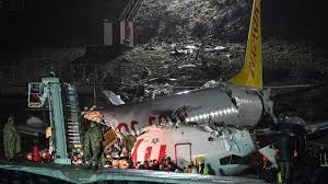 Jika pada merhatiin berita2 dulu pernah ada pembahasan tentang pesawat kepresidenan.dpr stuju untuk membelikan presiden satu pesawat vvip.ya jadi miriplah dengan pesawat air force one nya. Detik Detik Mengerikan Pesawat Boeing Jatuh Dan Terbelah Di Bandara Turki
