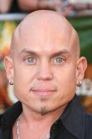 Hlavní postavou je kapitán jack sparrow, kterého ztvárnil johnny depp. Martin Klebba Osobnosti Cz