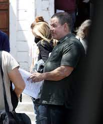 Mark wahlberg took to instagram and revealed to fans that he is now rocking a shaved head, as he can be seen sporting a buzz cut. Ozndlzqniwrkpm