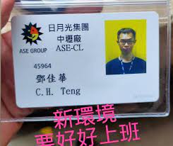 鄧佳華戲謔的模樣惹怒大批網友。（圖／翻攝自鄧佳華臉書） （封面圖／翻攝自鄧佳華臉書） 【往下看更多】 「小鬼驚恐躲遺照下!」命理師嚇壞：糟糕了 原因終於曝光 前女友怒撕侯怡君「小三嘴臉」 蕭大陸認已冷戰10天 U7qbn4rimqd Ym