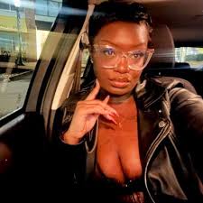 Alice (@_alice_burke)