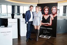 Unterwegs in sachen sport.moderator rtl.hier äußere ich mich privat!. Nina Bott Und Ihr Freund Benjamin Einblick In Ihre Liebesgeschichte Und Ihr Leben