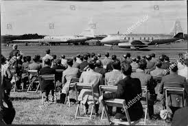 Scene Farnborough Air Show Crowds Watch Bristol Foto editorial en ...