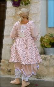 Le Tablier Rosa Et La Robe Beverly L Atelier Du Papillon Customiser Ses Vetements Vetements Shabby Chic Jolis Vetements