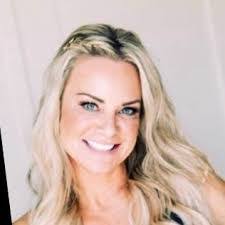 Alissa Hopkins's Instagram, Twitter & Facebook