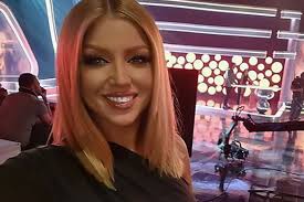 Tolvai reni hat hónap alatt érte el a látványos változást. Reni Tolvai Makeup Video Hungarian Star