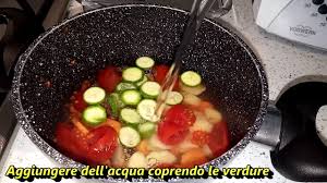 L ì tutte noi mamme alle prime armi con pappe e brodini entriamo, spesso, in crisi. Come Preparare Il Brodo Vegetale Per Il Bebe Mamma E Bambino