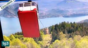 Sono state diffuse le immagini delle telecamere di videosorveglianza che mostrano, per la prima volta, cosa è accaduto davvero nell'incidente della funivia che collega stresa con il mottarone. B0eg Oq3e Rzm