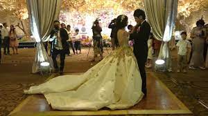 Postete der brite sogar ein foto vom hochzeitskleid seiner frau! Funf Geheimtipps Wie Du Ein Hochzeitskleid Findest Das Dich Bei Eurem Hochzeitstanz Gut Aussehen Lasst Myweddingdance Eu