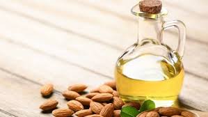 Almond oil is good for winter skin care | શિયાળામાં સ્કીનની સંભાળ માટે  બેસ્ટ છે બદામનું તેલ, જાણો તેના ફાયદા