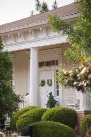 Southern Garden Wedding Nunn Winston House Kiesel Park Auburn Alabama Designs And Florals By Lisa Th Beautiful Home Gardens House Exterior Beautiful Homes