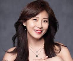 Những Chị Đại Kbiz dù đã quá tuổi băm nhưng vẫn chưa muốn thoái vị